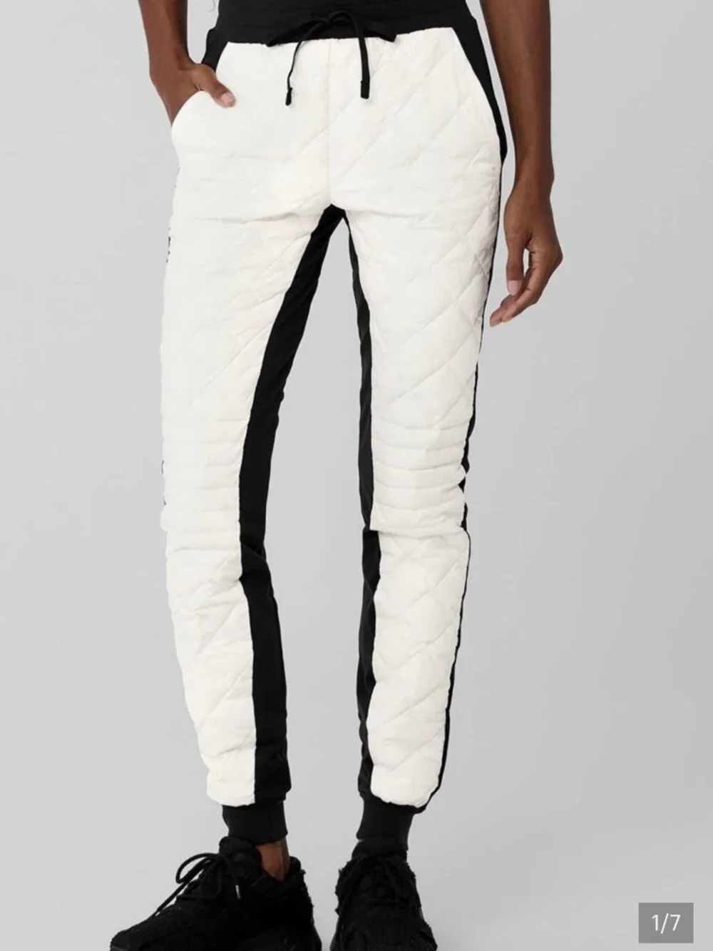 NWOT ALO WHITE CREAM BLACK QUILTED YOGA SWEATPANTS SIZE: S